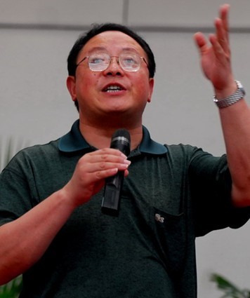董明