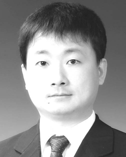李力
