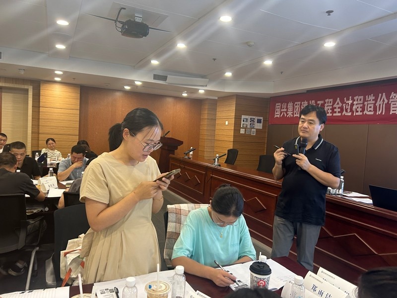 刘迅老师培训现场授课照片_3.jpg